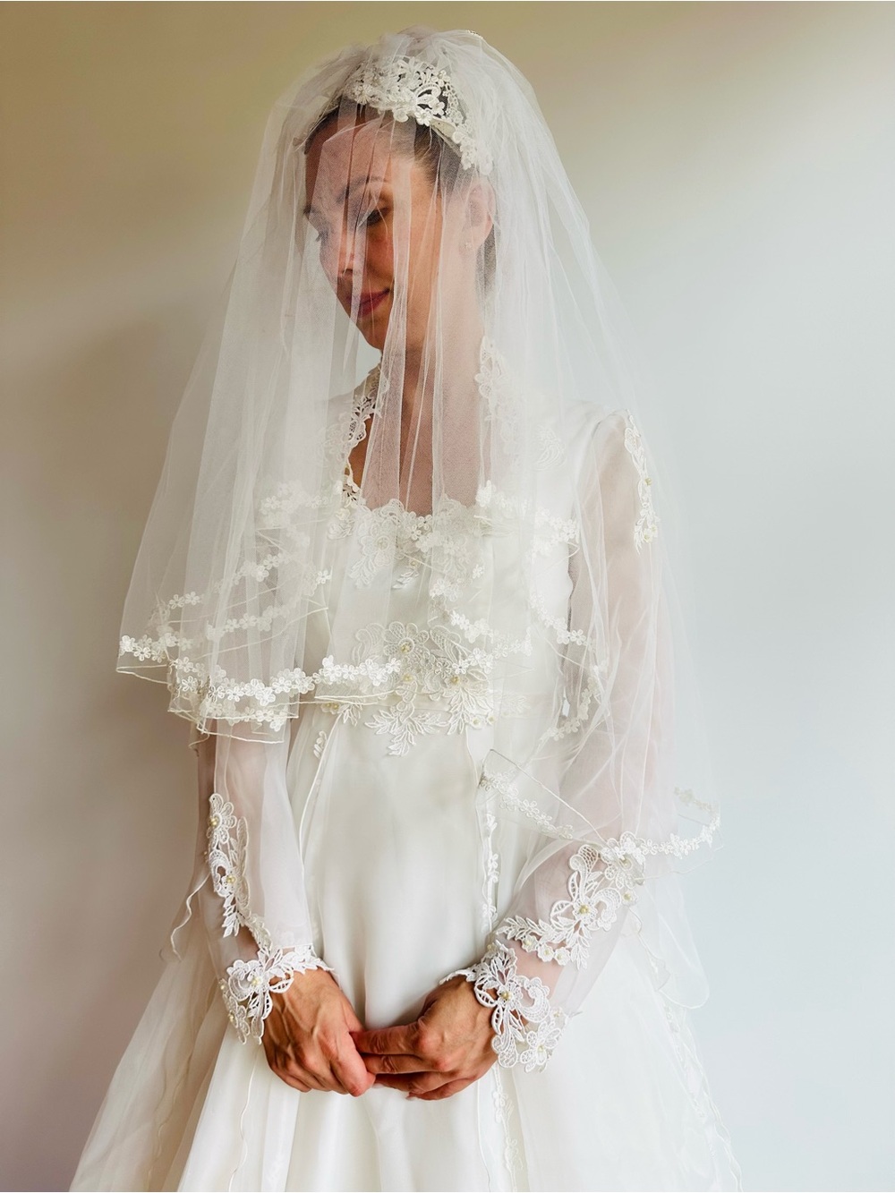 ⁠Vintage 1970s Wedding Dress Set Veil Floral Headpiece Petticoat Lace Pearls